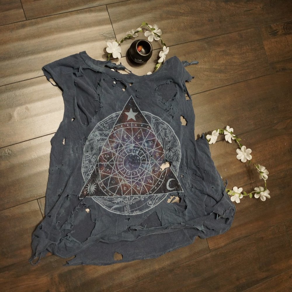 ❌🌹5 for 20 & $4.99 shipping! Distressed Witchy Tank Top Medium Preloved Gothic